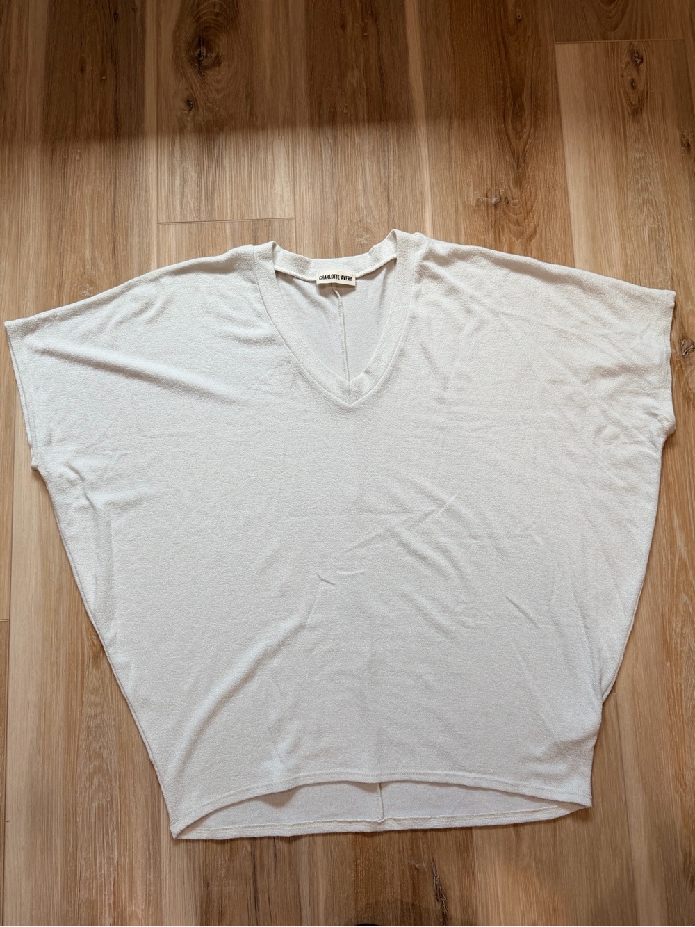 Charlotte Avery cream dolman v-neck knit top - size medium
